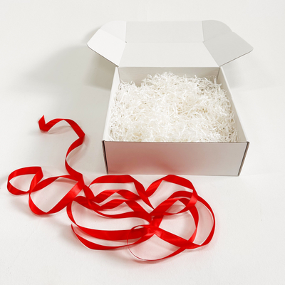 2 штуки - Подарочная коробка GILEV 32x32x12см с красной лентой и наполнителем