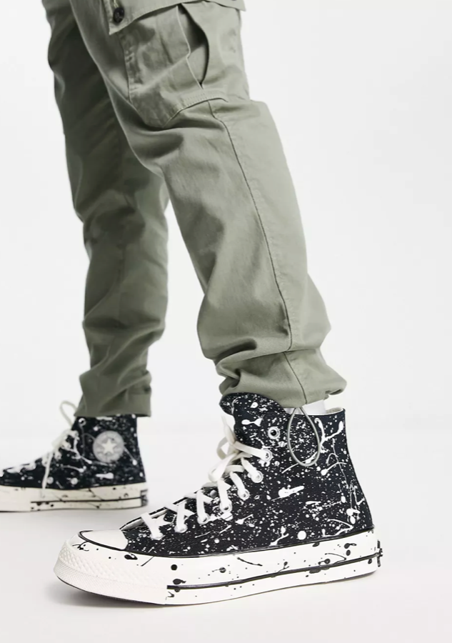 Как выглядят на ноге черные высокие кеды Converse Archive Paint Splatter Chuck Taylor A01171C