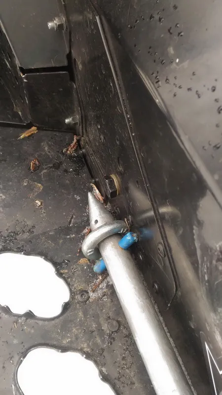 кольцо закрепил не в тоннеле, а в подножку и подрезал кольцо чтобы плотнее к тоннелю подъемник был