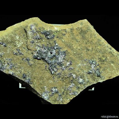 Флюорит (ратовкит) на буром кварците