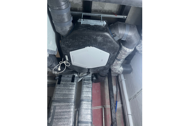 Приточно-вытяжная вентиляция Blizzard Lufttechnik в квартире на потолке в санузле