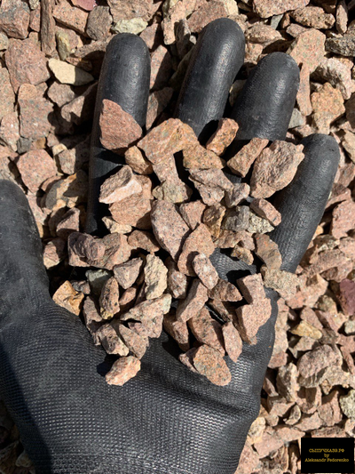 розовый гранит крошка