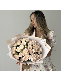 БУКЕТ С КУСТОВЫМИ РОЗАМИ №56