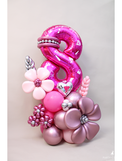 Стойка с цифрой фуксия и цветами в тематике барби