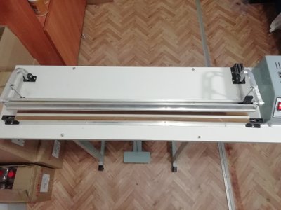 Импульсный ножной запайщик с обрезкой SFTD-1000