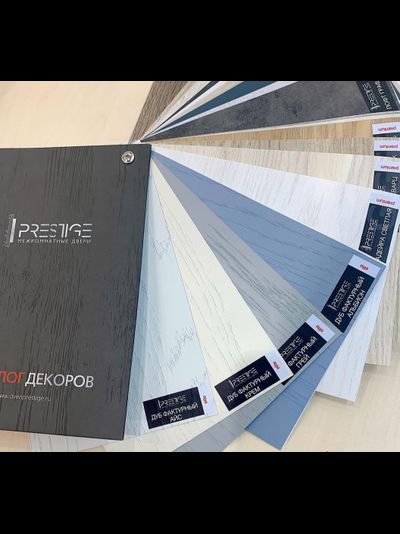 PRESTIGE. МОДЕЛЬ ЛАЙН 1. ГОРИЗОНТАЛЬНАЯ АЛЮМИНИЕВАЯ ВСТАВКА ЧЕРНОГО ЦВЕТА, С ВОЗМОЖНОСТЬЮ УСТАНОВКИ АЛЮМИНИЕВОЙ КРОМКИ ПО ТОРЦАМ ДВЕРНОГО ПОЛОТНА