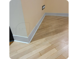 Плинтус ХДФ Dollken S100 100мм Х 2,575 м 1013/5012 Белый в интерьере 4