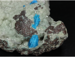 Кавансит, кристаллы на породе, Индия (42*32*21 мм, 31 г) №28636