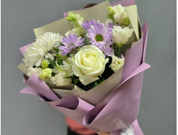 Букет с розами и эустомой "Воздушный поцелуй"