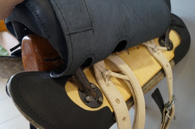 Седло кавалерийское(без потника и узды)