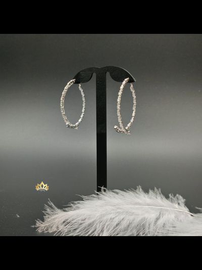 Серьги-полукольца с парящими кристаллами на серебристом металле 4,5см