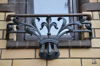 Композиция.  Французский цветочный балкон. «ТРИЛИСТНИК»