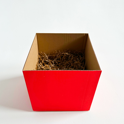 Красная подарочная коробка GILEV 30х30х30см с крышкой и наполнителем