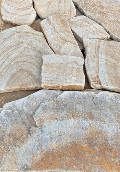 Камень плитняк тигровый песчаник галтованный