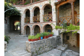 Экскурсия из Дубровника в город Требинье Босния и Герцеговина.Транспорт- комфортабельный автомобиль (1-4 человек)