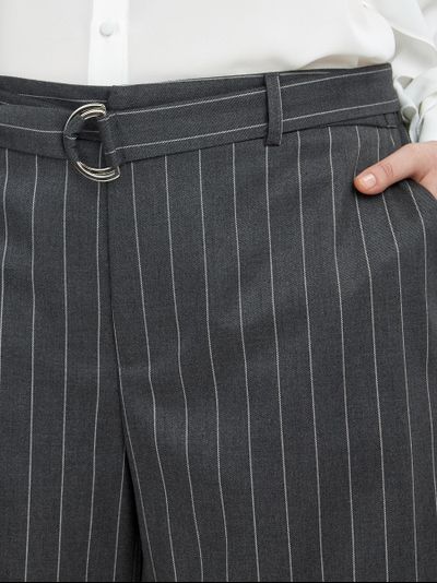 Брюки широкие серого цвета в полоску