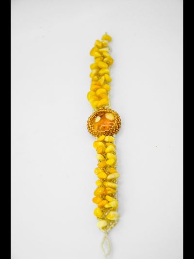 Браслет из Чешского бисера  с янтарем , кабошоном из ювелирной смолы с янтарем