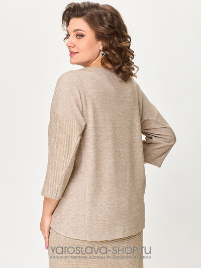 Двухпредметный костюм: джемпер и юбка бежевого цвета