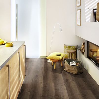 Виниловый пол Wineo 400 Wood XL Дуб Тёмный Ууютный  MLD299WXL 31 класс толщина 9 мм замковый с фаской и подложкой на HDF-плите 2.1 м2