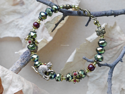 "Солнце и кошка в саду", браслет-талисман с кристаллами и цветами