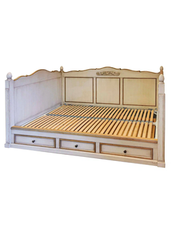 Кровать, в виде софы в стиле прованс с тремя ящиками.