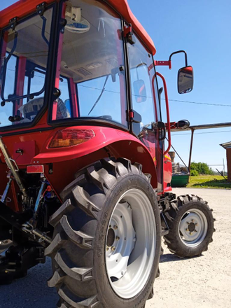 Трактор Dongfeng 304 G2 с кабиной