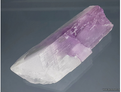 Кунцит (разн. сподумен). Афганистан. 84*35*27мм