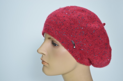 Красный женский берет