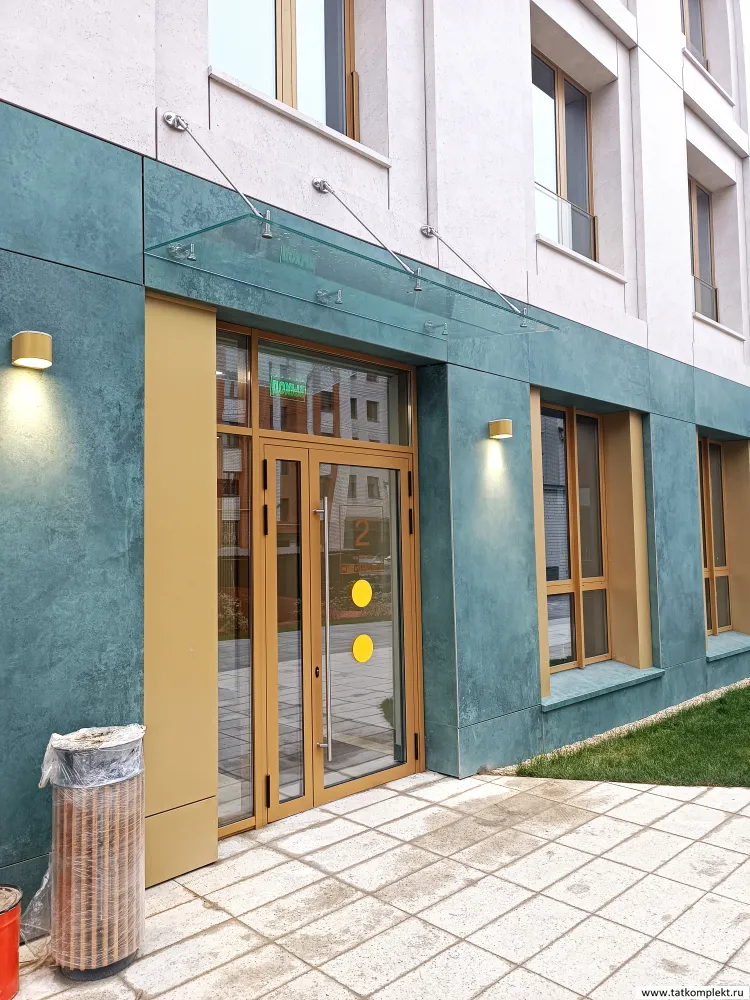 Стеклянные козырьки на вантах (тягах) ЖК "Мифы" Казань. Стекло закаленное , триплекс 8+8 (16мм)