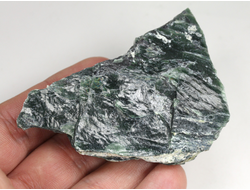 Серпентин, необработанный, дикий образец, Россия, КЧР, Урупский район (75*48*20 мм, 70 г) №37605