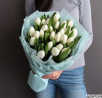 Букет из 25 белых тюльпанов «Эмодзи»