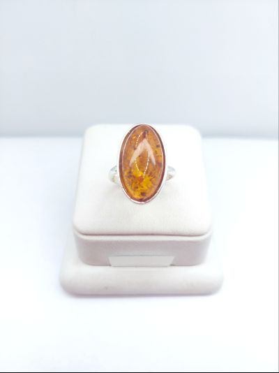 Кольцо овальное с медовым янтарем