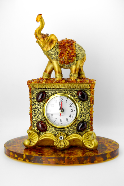 Часы "Слон " на подставке