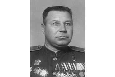 Герой Советского Союза генерал-майор авиации Георгий Осипович Комаров