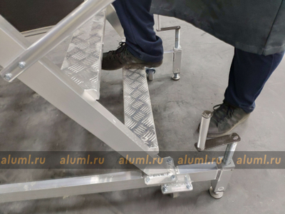 Лестница с площадкой ЛС-1.0 Винтовые опоры