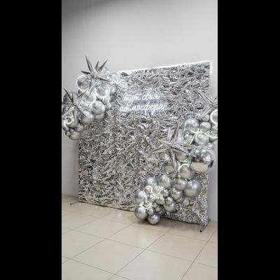 Фотозона в космическом стиле с подсветкой и шарами № 1490