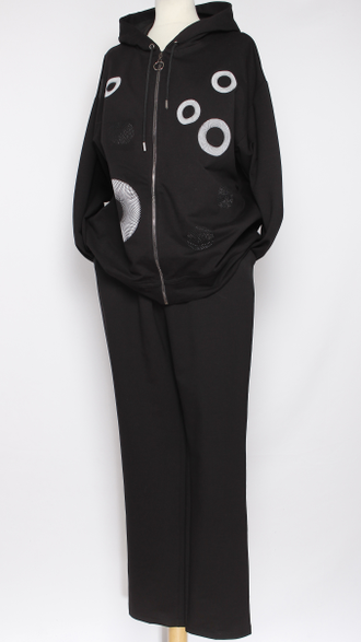 КОСТЮМ ЖАКЕТ НА МОЛНИИ И БРЮКИ "КРУГИ" чёрный р.52-58