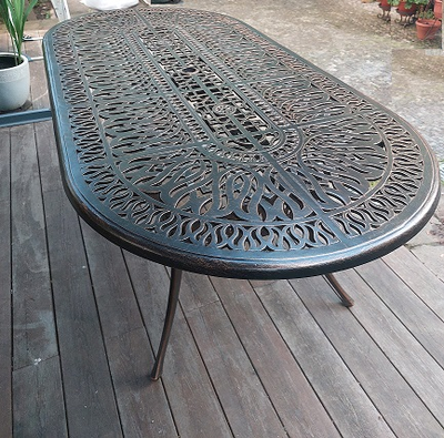 Овальный стол Tokyo из литого алюминия