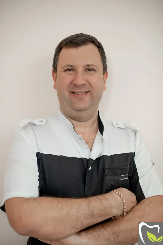 Главный врач,врач-стоматолог ортопед,врач-стоматолог хирург
Катана Максим Олегович 