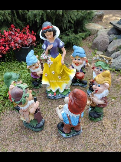 Белоснежка с цветами 71*36см  3,7кг  0,11м3  полистоун Россия 4758/012644* Не боится влаги и перепадов температур