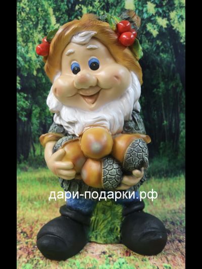 Гном с орехами и ягодами на шляпе 47*26см   2,5кг    полистоун пр-во Россия 3289/09404-4*
