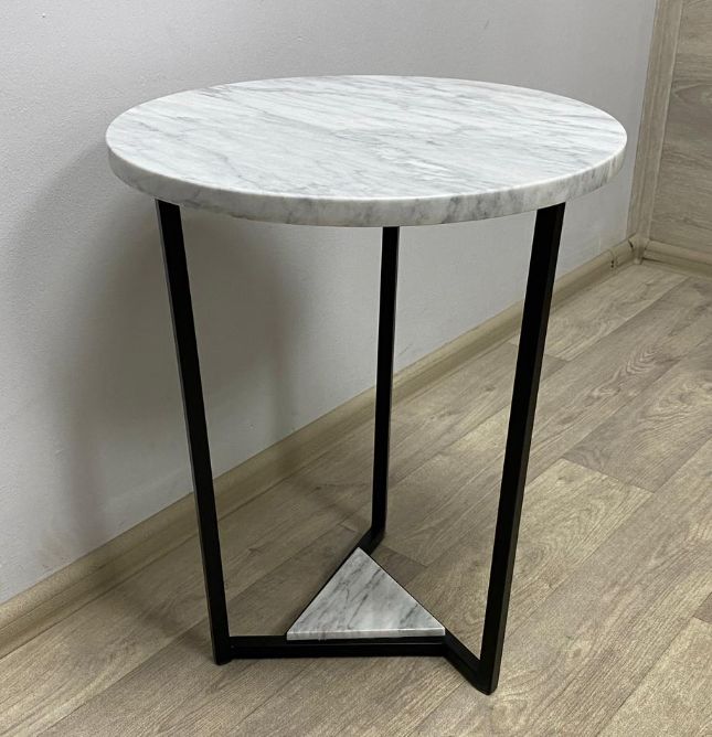 Кофейный столик из мрамора Bianco Carrara (400х400х500 мм, подстолье черный полумат)