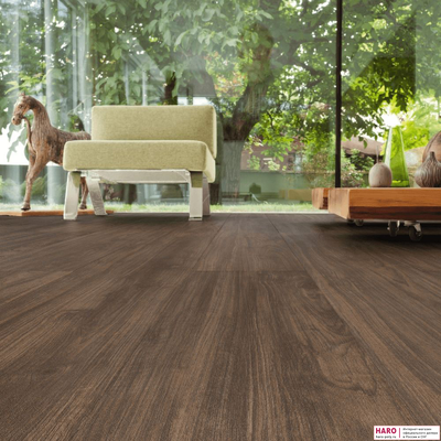 Дизайнерский пол Disano Classic Aqua Орех 543713 в интерьере комнаты