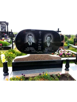 Семейный овальный памятник на могилу