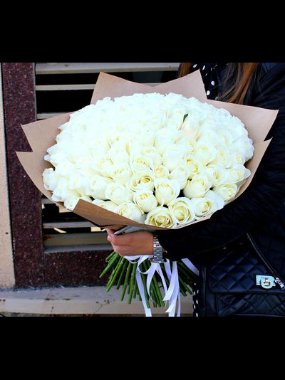 Букет "Невинность" из 101 белой розы