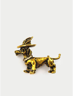 (АРТИКУЛ: 7707/11) БРОШКА ЖЕНСКАЯ "СОБАКА В ШЛЯПЕ", НЕБОЛЬШАЯ, ЦВЕТ "ТЕМНОЕ ЗОЛОТО", СТРАЗЫ НА ОШЕЙНИКЕ