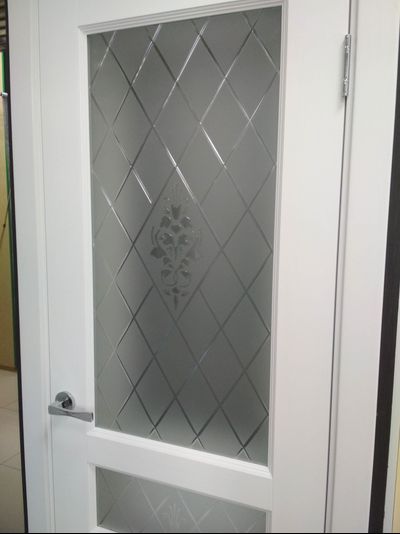 ЛАЙНДОР (УЛЬЯНОВСК)/ МОДЕЛЬ КАЛИНА-К/ НАТУРАЛЬНЫЙ ШПОН ЯСЕНЯ/ ПОЛОТНО ОСТЕКЛЕННОЕ/ ТОН 70 (ТЕКСТУРНАЯ БЕЛАЯ ЭМАЛЬ )