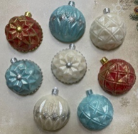 фигурка из шоколадной глазури "Шары елочные" 6 см в ассортименте