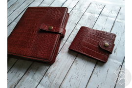 набор аксессуаров: кожаный органайзер и портмоне из крокодиловой кожи 