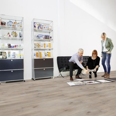 Биополы Wineo PURLINE 1000 wood Island Oak Moon PLC045R в интерьере офиса